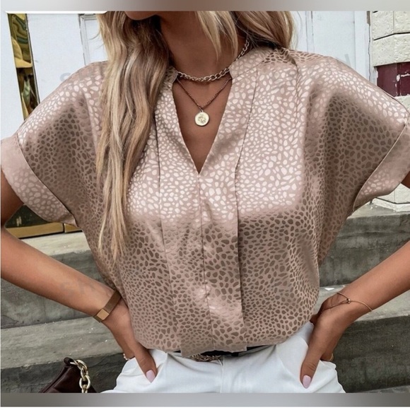 SHEIN tan v neck Print Silky Blouse size small NWOT top - Picture 1 of 5